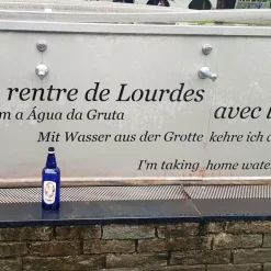 Palais du Rosaire Bouteille d'eau de Lourdes 1 Litre illustré avec l'Apparition de Lourdes^ Bouteille Eau De Lourdes