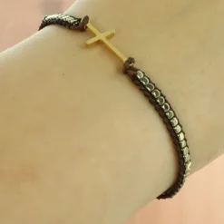 Palais du Rosaire Bracelet avec croix en acier doré monté sur corde ajustable^ Bracelet Fantaisie