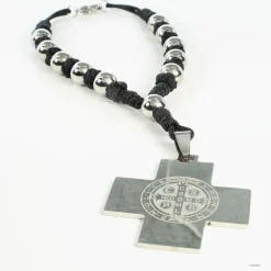 Palais du Rosaire Bracelet avec une croix en acier de Saint Benoit^ Bracelet Fantaisie