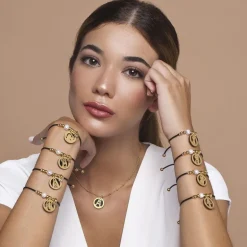 Palais du Rosaire Bracelet corde avec une médaille de Notre Dame de Lourdes^ Bracelet Fantaisie