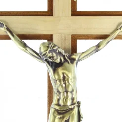 Palais du Rosaire Croix en bois bi-colore avec Christ couleur bronze 45cm^ Crucifix Bois | Crucifix Métal