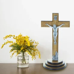 Palais du Rosaire Crucifix bois foncé sur un socle bois et Christ argenté 13,5 cm^ Crucifix Bois