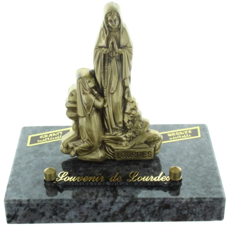 Palais du Rosaire Plaque Funéraire en Granit avec une statue de l'Apparition de Lourdes en bronze 14x9cm^ Plaque Funéraire | Statue Funéraire